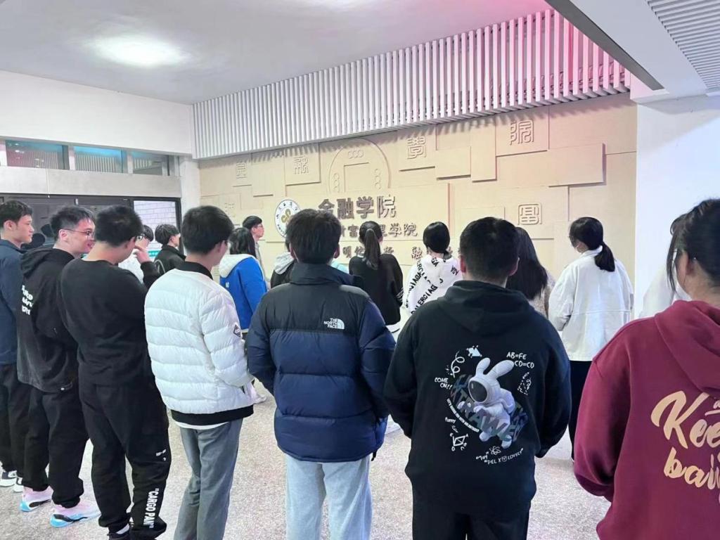 聆听讲解