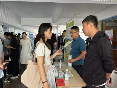 招聘会现场